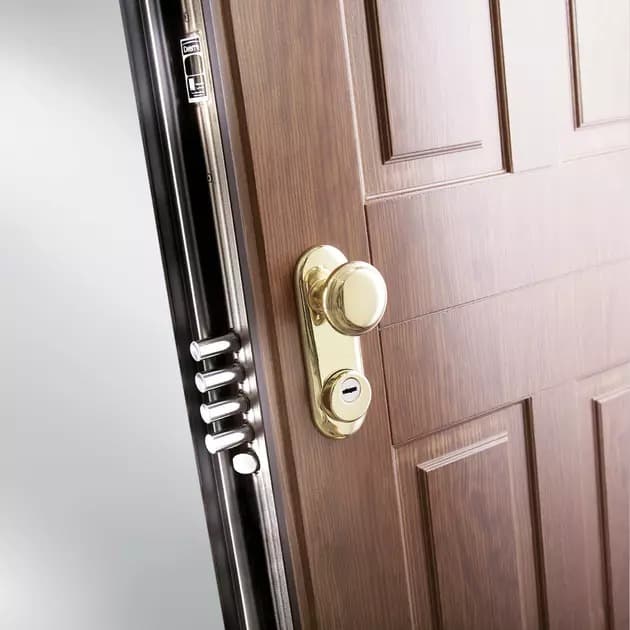 Porta blindada com fechadura